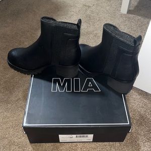 MIA - Colten Black Boot - size 7